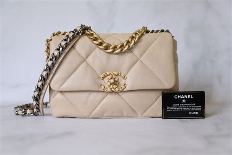 chanel 19 classic